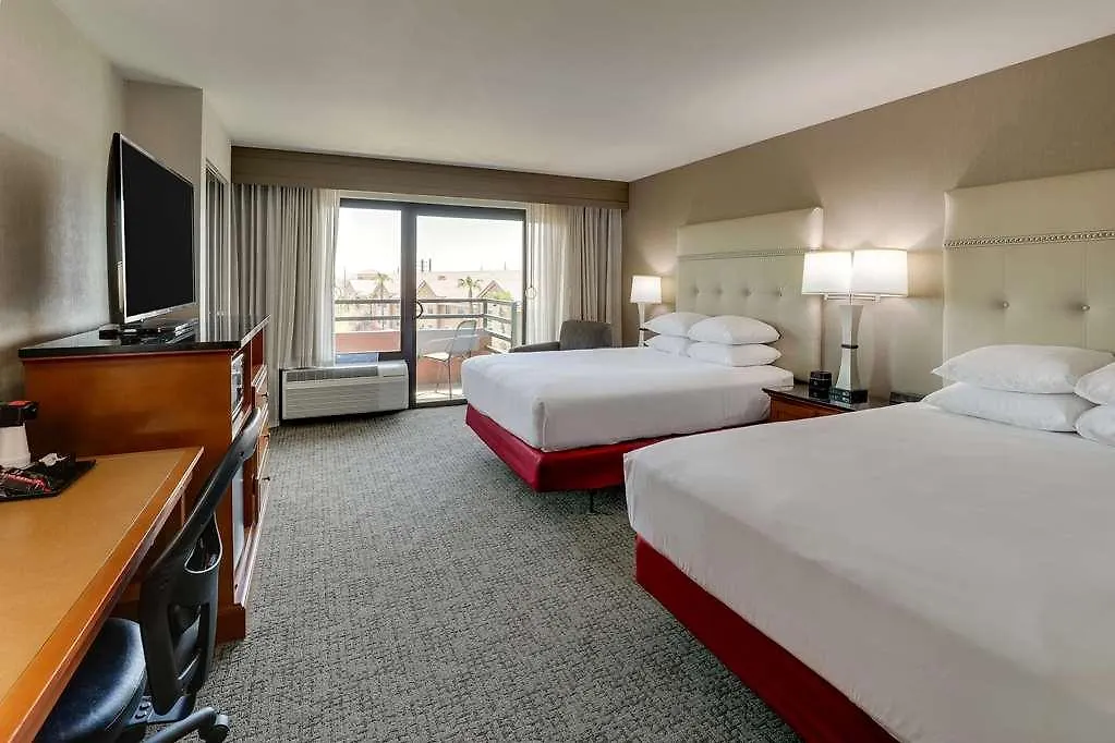 Drury Inn & Suites Phoenix Airport Hotel