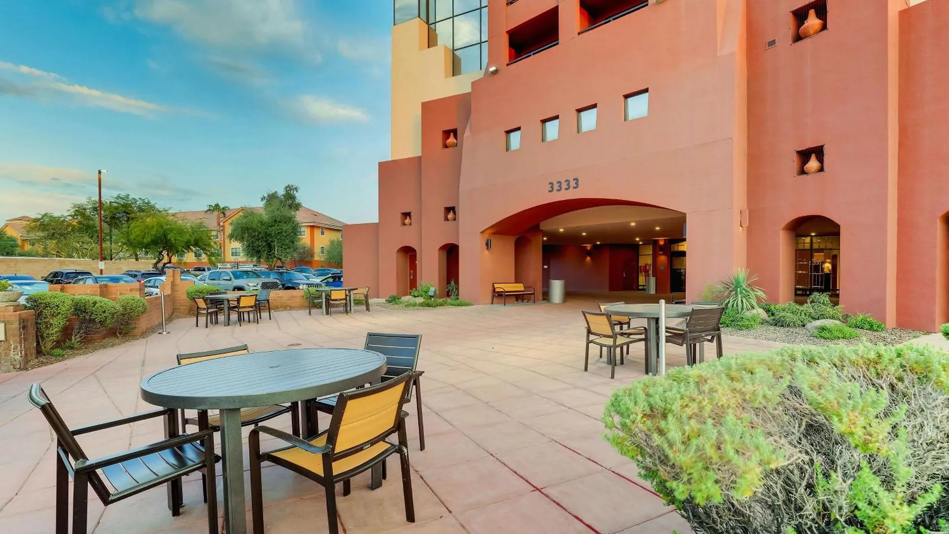 Drury Inn & Suites Phoenix Airport