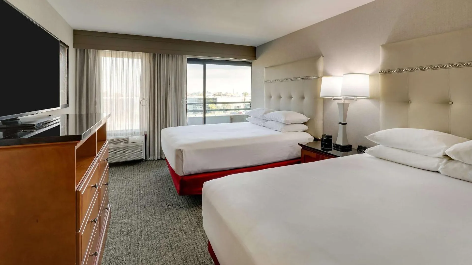 Drury Inn & Suites Phoenix Airport Hotel