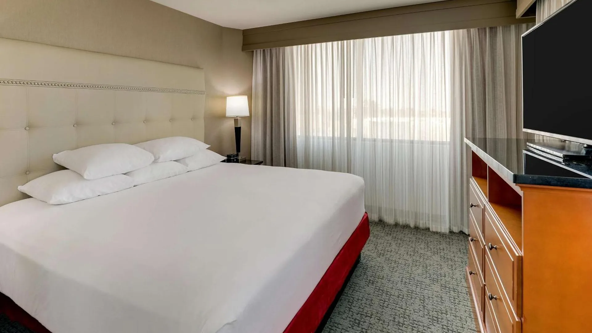 Drury Inn & Suites Phoenix Airport