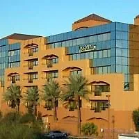 Drury Inn & Suites Phoenix Airport Hotel